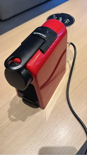 Cafeteira Essenza Mini Nespresso, retirada em Brasília