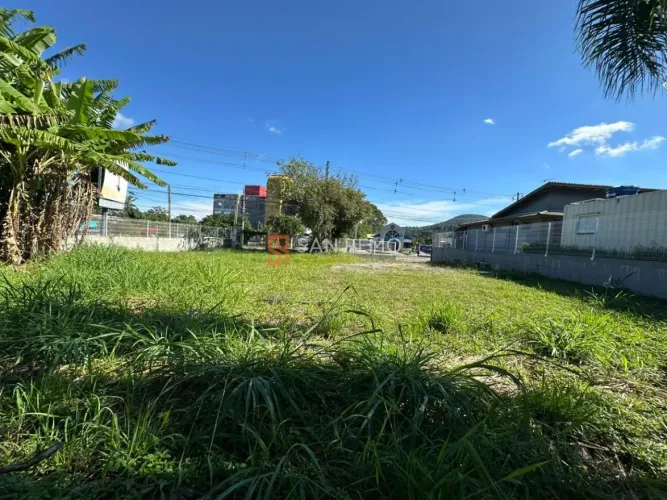 Costeira do Pirajubaé | Terreno