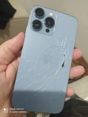 Vendo iPhone 13 na carcaça do XR com traseira quebrada