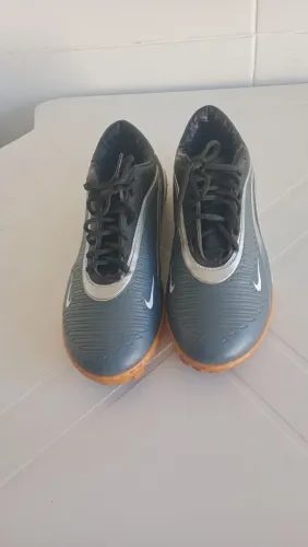 Vendo uma chuteira
