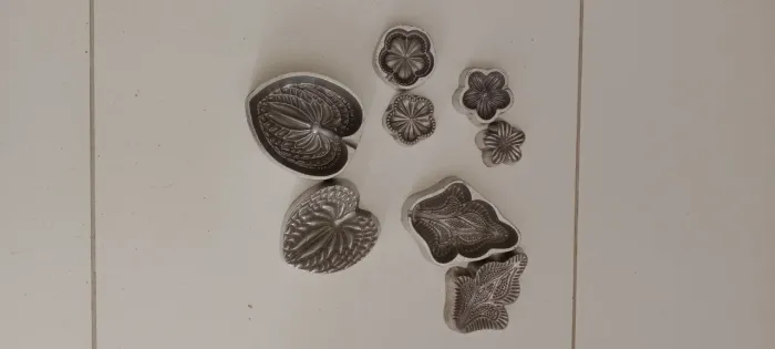Formas para fazer flores .. Desapegando porque  não  uso mais ..