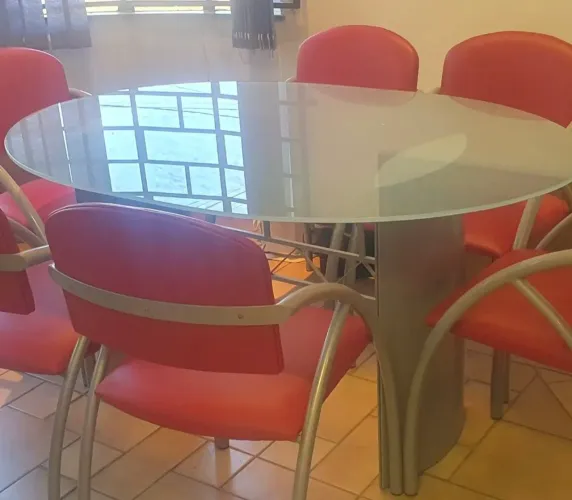 Mesa de jantar com 6 cadeiras 