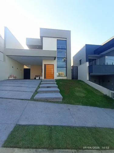 Casa de condomínio para venda tem 200 metros quadrados com 4 quartos