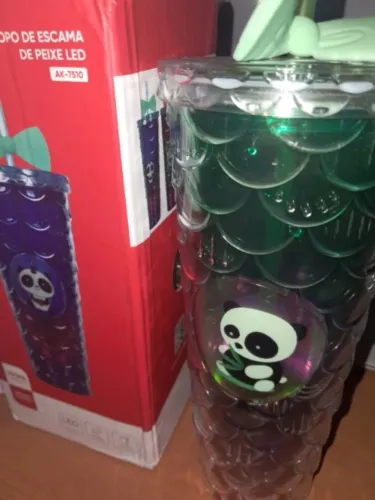 Vendo um Copo Studded Furta-cor Infantil Copo De Plastico Escama De Peixe C/ Led 750ml