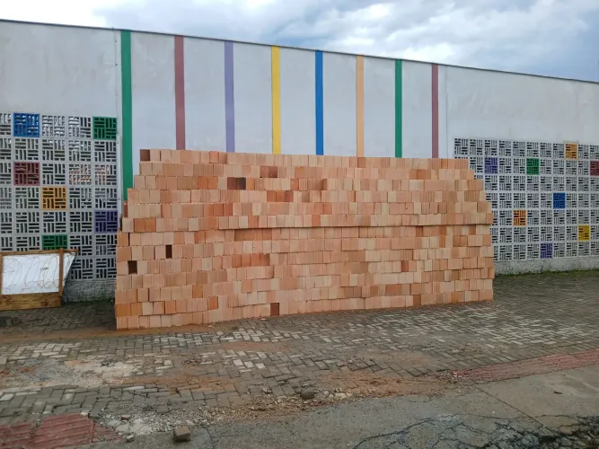 Tijolo e bloco direto de fábrica