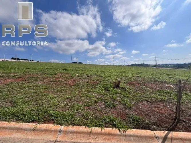 Terreno plano à venda no Condomínio Portoville em Atibaia com 360 m², em frente à área de