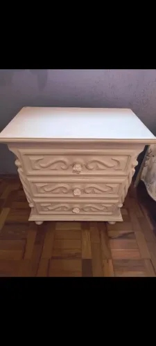 Vendendo criado mudo com 3 gavetas
