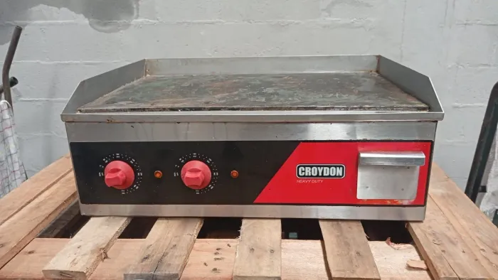 Chapa Elétrica Croydon 64 cm  Profissional 220V