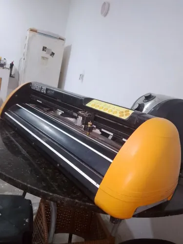 Máquina corte contorno adesivo 