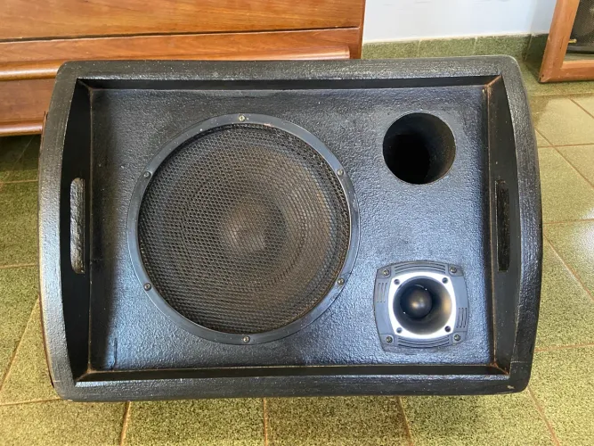 Caixa de Retorno Passiva B.Buster BB 304ST - 2000W Max 8 Ohms?