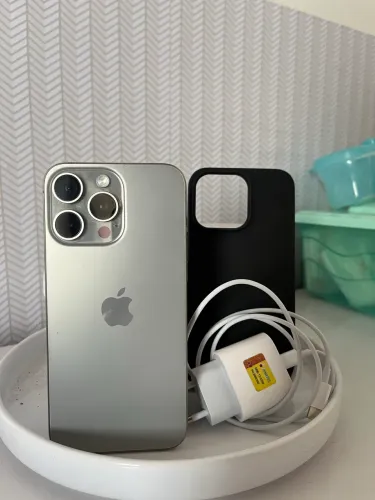 iPhone 15 pro Max todo original