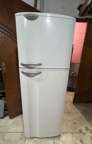 Geladeira Electrolux Biplex 340L voltagem 127vw Zerada