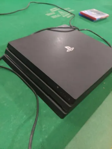 ? PS4 PRO 1TB + VÁRIOS JOGOS - COMPLETO, PRONTO PARA JOGAR!