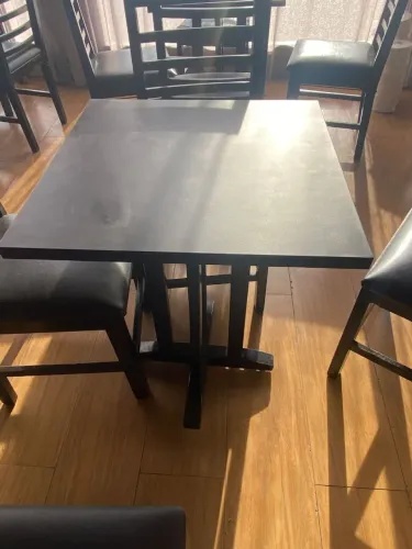 Mesa preta de madeira 0,70 m x 0,70 m