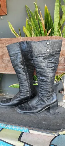 Bota cano longo Tam 39 preta