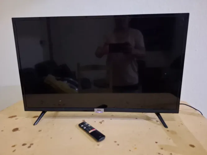 Tv tlc Led queimando mas com som 32 polegadas