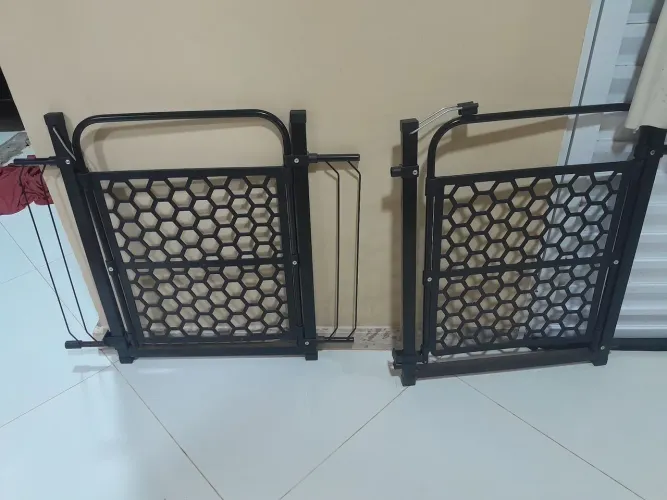 2 portões de cachorro e bebê