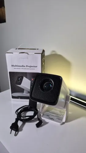 Projetor Thundeal Full HD Android - pouco usado