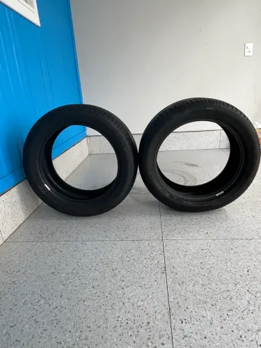2 jogos de pneus Michelin, aro 17, em boas condições de uso. 