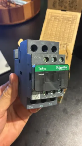 Contator Schneider Eletric para Motor de 7,5 Kw 127v LC1D32
