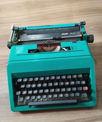 Máquina de escrever Olivetti Studio 