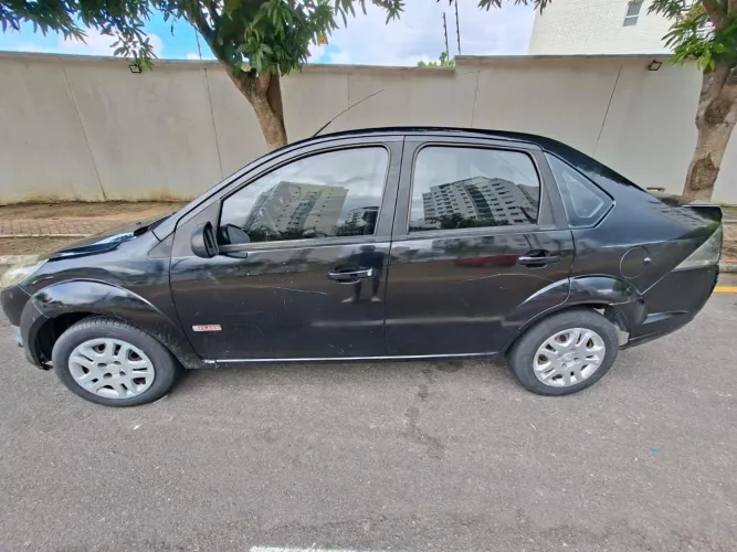 Ford Fiesta Sedan 1.0 8V Flex 4P 2011