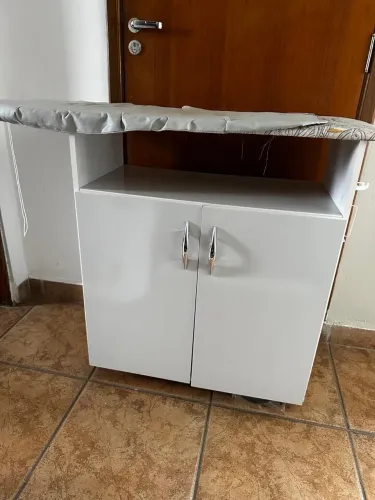 Tábua Mesa Passar Roupas com gabinete