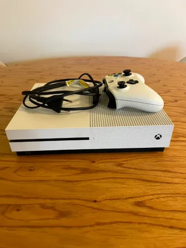 Console Xbox One S 1T com controle