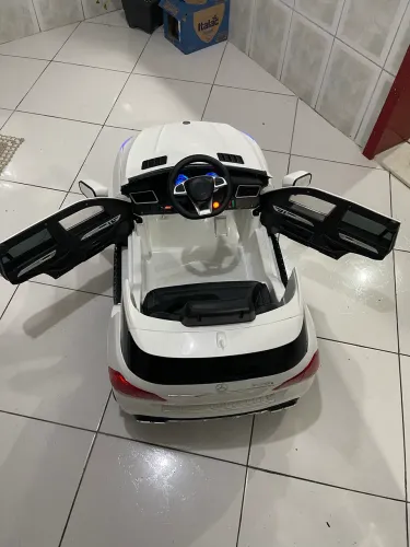 Mini Mercedes Elétrica Infantil com Controle Remoto - Semi Novo