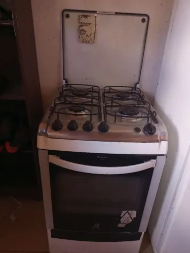 Vende-se fogão 4 bocas