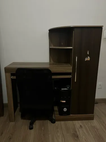 Escrivaninha + cadeira 