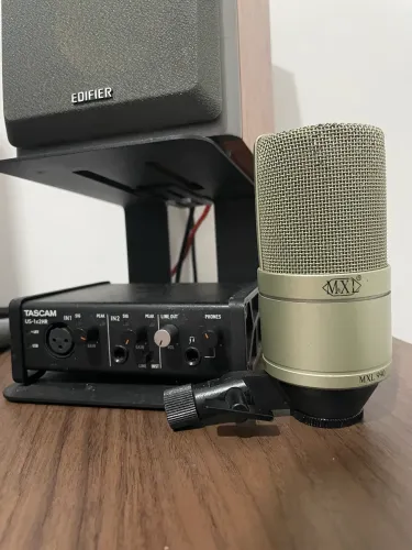 VENDO MICROFONE MXL 990 + INTERFACE DE ÁUDIO TASCAM US-1x2 HR