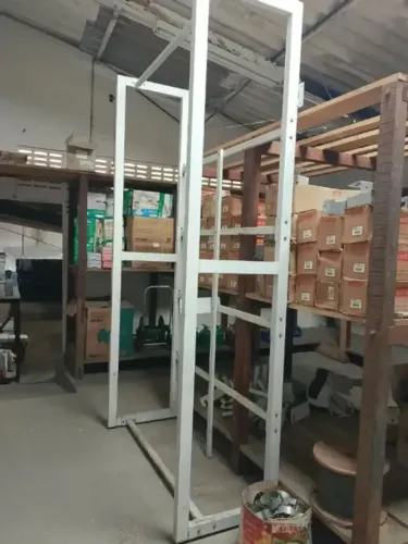 Suporte metálico resistente para porta-carretéis