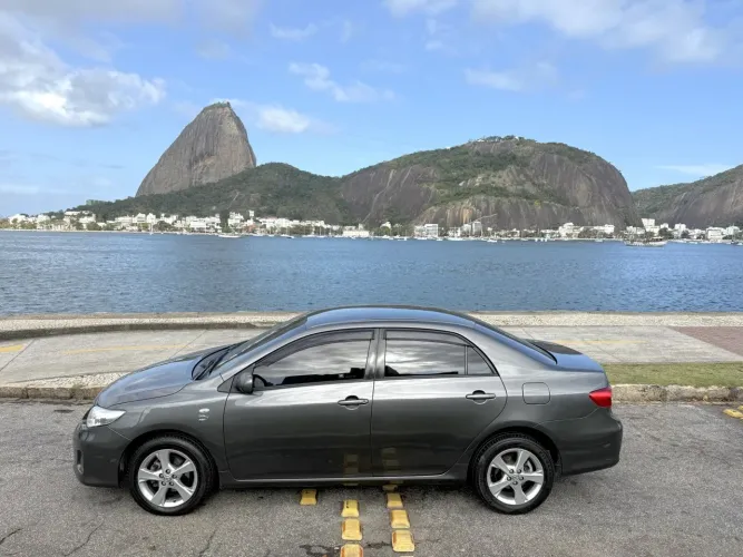 Toyota Corolla GLI 1.8 Flex 16V Aut. 2013