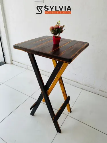 Mesa bistrô com verniz