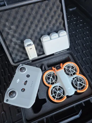 Drone DJI Neo Fly More Combo Com Câmera 4K e 3 Baterias
