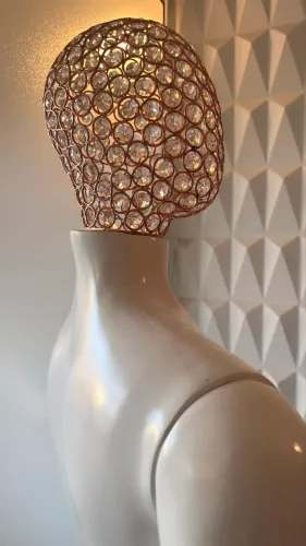 Manequim feminino plus cabeça aramada 