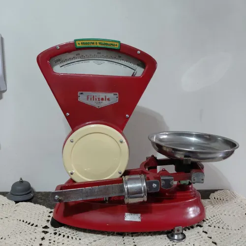 Vendo balança filizola modelo usado nos correios, década de 1970, restaurada e funcionando