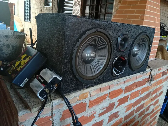 Caixa de som módulo e fonte