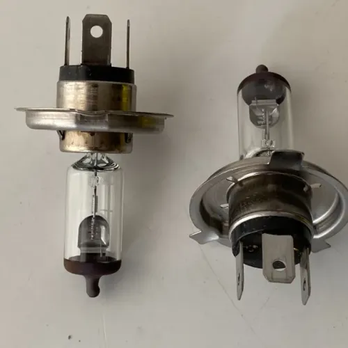 Rf061 Par de Lâmpadas farol para Hb20 2015 usadas perfeito funcionamento boa iluminação