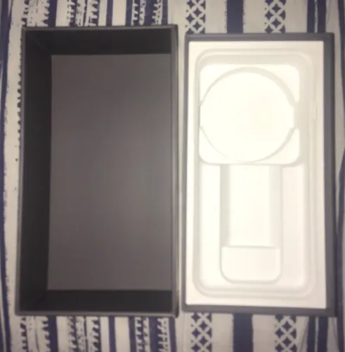 Caixa IPhone 8 Black 64 Gb