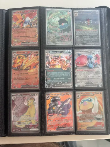 Cartas Pokémon raras e álbum