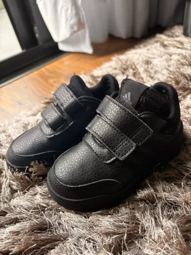 Tênis adidas infantil