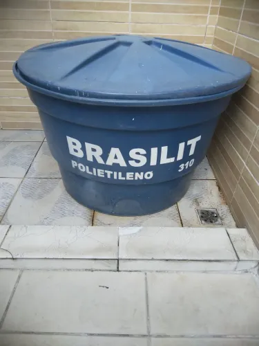 Caixa d' água 310 L.