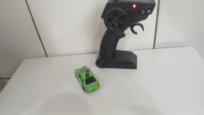 mini carrinho 1 : 64 controle remoto tração nas 4 rodas