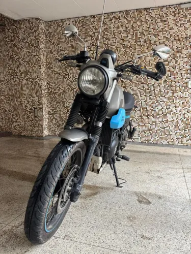 Motocicleta Royal Enfield Scram 411