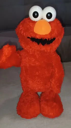 Boneco Elmo Gargalhadas 