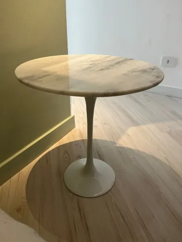 Mesa lateral Saarinen
