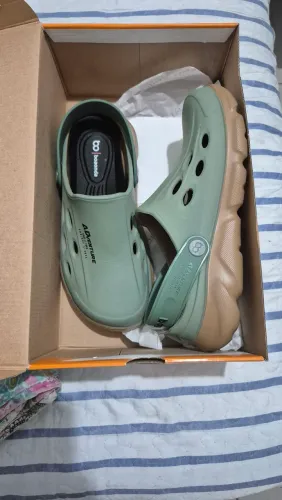 Sandália Crocs nova tamanho 38. NUNCA FOI USADA.