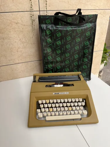 Máquina de escrever - Olivetti